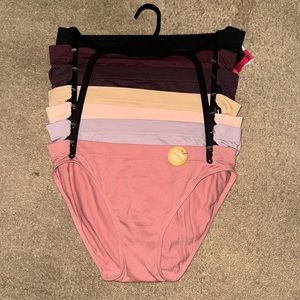 Attributes pantie set of 7